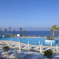 King Evelthon Beach Hotel & Resort бассейн