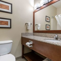 Comfort Inn Moline - Quad Cities in Moline, United States of America from 92$, photos, reviews - zenhotels.com bathroom