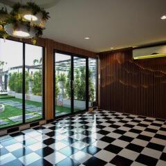 Отель The O-zone Airport Inn Бангкок развлечения
