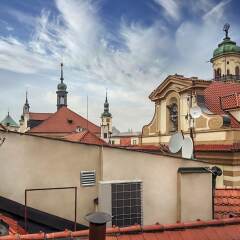 Отель Incredible 2Br Loft in Heart of Prague балкон