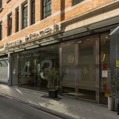 Aqua Hotel Brussels Брюссель вид на фасад
