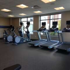 Отель Hampton Inn & Suites Newburgh Stewart Airport Ny Ньюберг фитнесс-зал