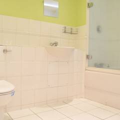 Отель Canary Wharf 2 Bedroom Flat ванная фото 2