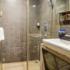 Q - City Hotel ванная