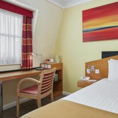Отель Holiday Inn Express London Victoria удобства в номере
