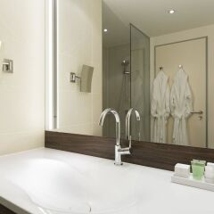 Hotel Ramada Pitesti ванная
