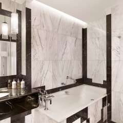 Отель Sheraton Grand London Park Lane Лондон ванная