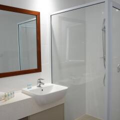 Отель Ratsun Nadi Airport Apartment Hotel Фиджи, Вити-Леву - отзывы, цены и фото номеров - забронировать отель Ratsun Nadi Airport Apartment Hotel онлайн ванная фото 2