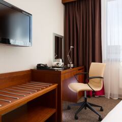 Гостиница DoubleTree by Hilton Novosibirsk в Новосибирске - забронировать гостиницу DoubleTree by Hilton Novosibirsk, цены и фото номеров Новосибирск удобства в номере фото 2