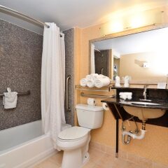 Отель Quality Inn & Suites New York Avenue США, Вашингтон - отзывы, цены и фото номеров - забронировать отель Quality Inn & Suites New York Avenue онлайн ванная