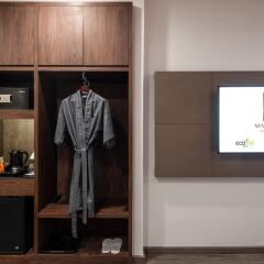 Manhattan Bangkok Hotel Бангкок сейф в номере