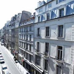 Hotel Du Pont Neuf Париж комната для гостей