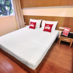 Отель ZEN Rooms Surawong комната для гостей фото 2