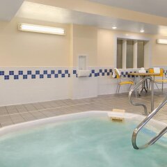 Отель Fairfield Inn And Suites By Marriott Mall Of America Блумингтон бассейн