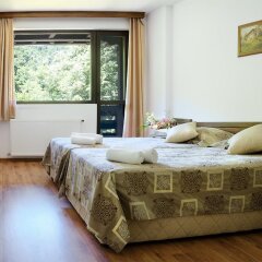 Отель Strannopriemnicata Guest House Боженци комната для гостей