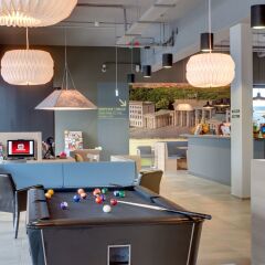 MEININGER Hotel Berlin Airport гостиничный бар