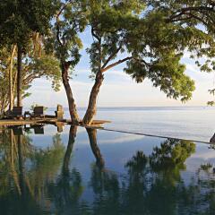 Отель Mimpi Resort Tulamben Dive and Spa бассейн