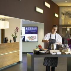Movenpick Hotel Amsterdam City Centre Амстердам интерьер отеля