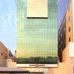 Отель Ibis Riyadh Olaya Street парковка