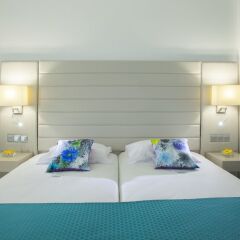 King Evelthon Beach Hotel & Resort комната для гостей фото 6