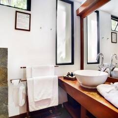 Отель Gangehi Island Resort ванная