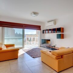 Отель Fabulous Apartment With Pool, Upmarket Area Мальта, Слима - отзывы, цены и фото номеров - забронировать отель Fabulous Apartment With Pool, Upmarket Area онлайн комната для гостей фото 3