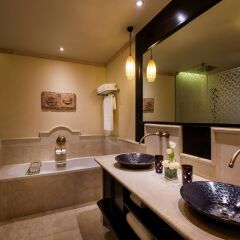 Отель Sharq Village & Spa ванная фото 2