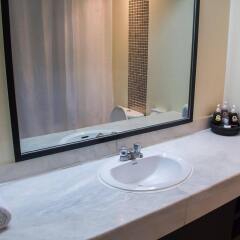 Отель Grand Inn Бангкок ванная