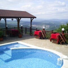 Family Hotel Arbanashka Sreshta Велико Тырново бассейн фото 3