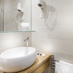 Отель Hôtel International Paris ванная фото 2