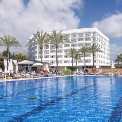 Отель Cala Millor Garden, Adults Only бассейн