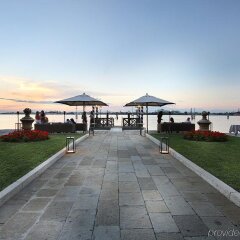 Отель San Clemente Palace Kempinski Venice Италия, Венеция - 9 отзывов об отеле, цены и фото номеров - забронировать отель San Clemente Palace Kempinski Venice онлайн пляж фото 2