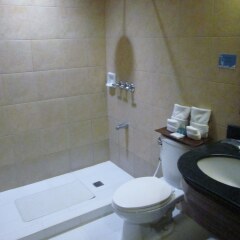 Отель Microtel by Wyndham Boracay Филиппины, остров Боракай - 1 отзыв об отеле, цены и фото номеров - забронировать отель Microtel by Wyndham Boracay онлайн ванная