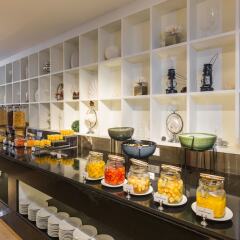 Отель The Charm Resort Phuket питание фото 2