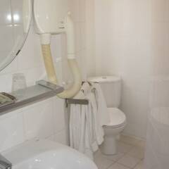Отель Hôtel Bellevue Paris Montmartre ванная фото 2