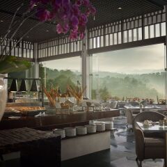 Padma Hotel Bandung питание