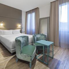 Отель NH Milano Touring 4* Улучшенный номер с различными типами кроватей фото 38