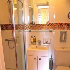 Отель Crompton Guest House в номере