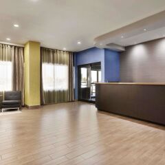 Отель Travelodge by Wyndham Toronto East фитнесс-зал фото 2