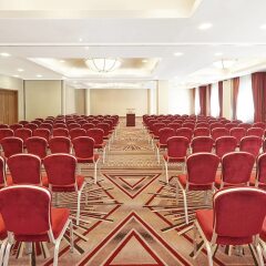 Отель Sheraton Grand Krakow с домашними животными