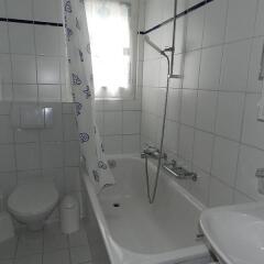 Отель Regina - Four Bedroom Швейцария, Гштад - отзывы, цены и фото номеров - забронировать отель Regina - Four Bedroom онлайн ванная фото 2