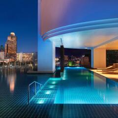 Отель Millennium Hilton Bangkok бассейн