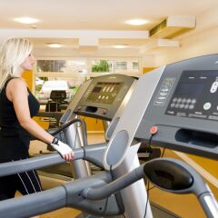 Holiday Beach Budapest Wellness & Conference Hotel фитнесс-зал фото 4