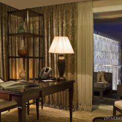 Отель Hôtel Barrière Le Fouquet's Франция, Париж - 1 отзыв об отеле, цены и фото номеров - забронировать отель Hôtel Barrière Le Fouquet's онлайн удобства в номере