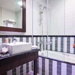 Отель Movenpick Hotel Apartments Al Mamzar Dubai ОАЭ, Дубай - 4 отзыва об отеле, цены и фото номеров - забронировать отель Movenpick Hotel Apartments Al Mamzar Dubai онлайн ванная