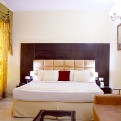 Отель Fabhotel Conclave Comfort East Of Kailash Индия, Нью-Дели - отзывы, цены и фото номеров - забронировать отель Fabhotel Conclave Comfort East Of Kailash онлайн комната для гостей фото 2