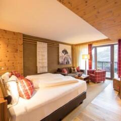 Отель Golf & Spa Resort Andreus Сан-Мартино-ин-Пассирия сейф в номере