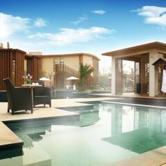 Отель Phoenix Hotspring Resort спортивное сооружение