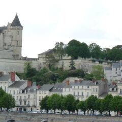 Апартаменты Apartment in heart of historic Saumur Сомюр городской автобус
