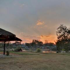 Отель Riverside @ Hsipaw Resort фото 4